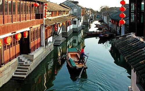 国庆假期旅游收入公布，江苏旅游居榜首，15省份超百亿！